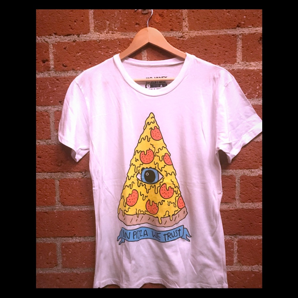 Jac Vanek "in pizza we trust" tee
